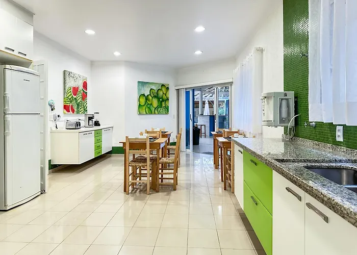 Pousada Maraka Suite A 50M Da Praia Com Ar Condicionado E Piscina Guarujá